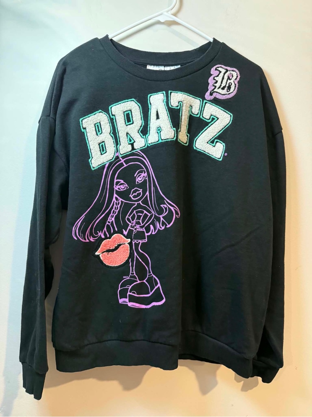 BRATZ Black Graphic Crewneck Sweatshirt - Logo & Character